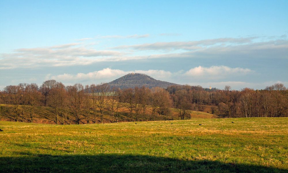 View form Jauernick-Buschbach to the Landeskrone